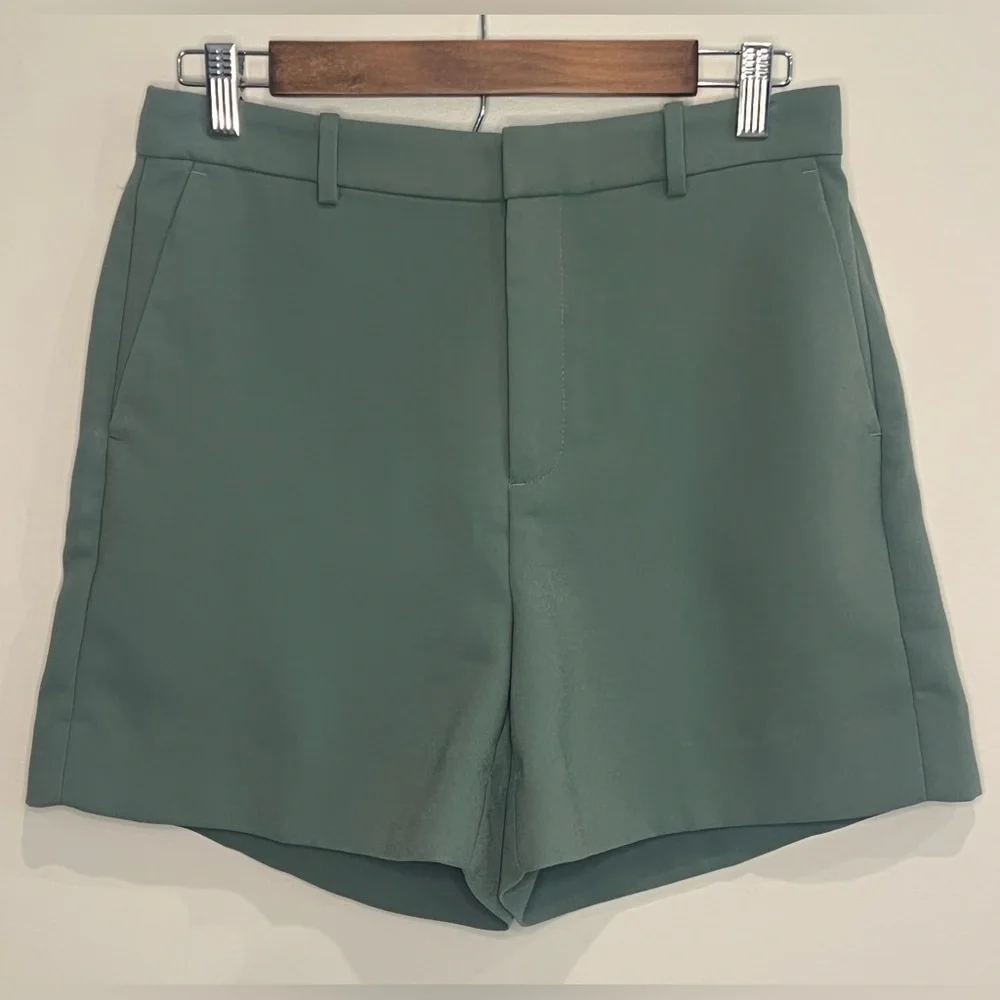 NWT J.Crew Belted Crepe Short in Topiary Size 4